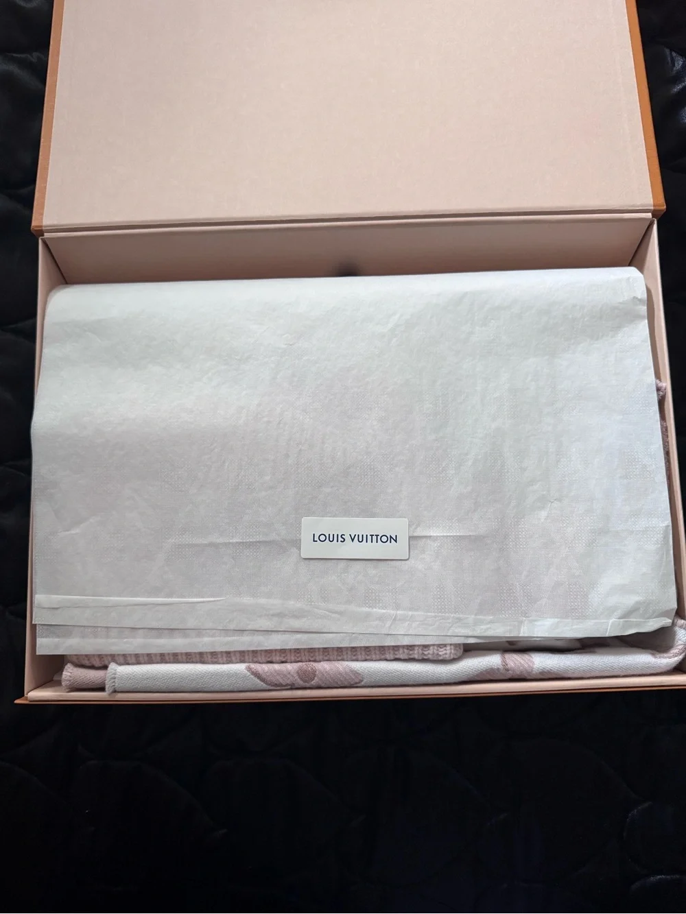 NWT Louis Vuitton LV Essential Shine Scarf M78237 Rose Pink Wool Silk Monogram